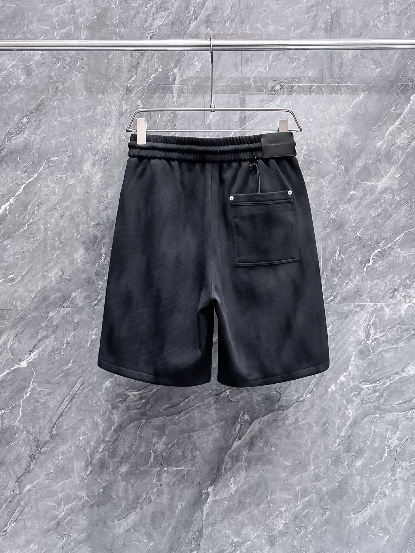 Balenciaga's three-standard complete 2026 summer New Arrival men's casual shorts, advanced custom-made Breathable fabric, Breathable fabric, extremely stretchy and comfortable, impeccable details, top-grade accessories, original logo design concept, delicate and soft feel! The upper body fit is awesome! Size: M-XXXL Please state your height and weight when ordering